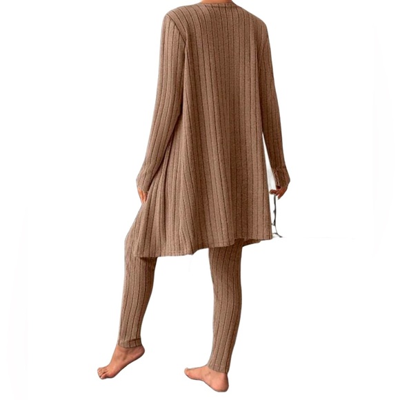 Various Sizes - 3 Piece Lounge Set - Picture 3 of 3